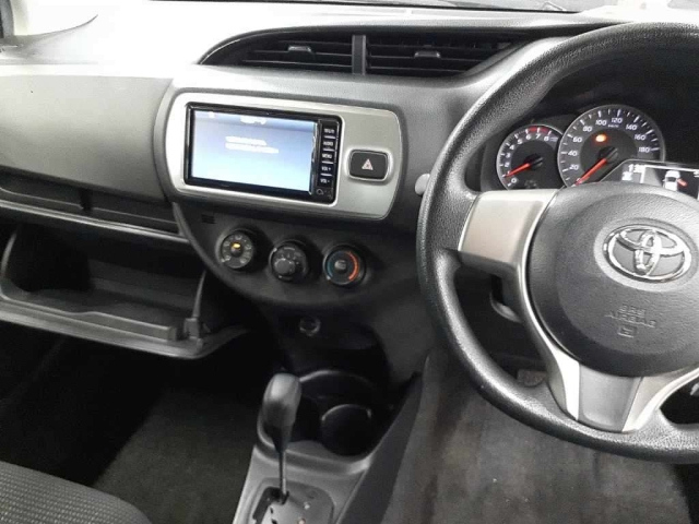 TOYOTA VITZ 2016