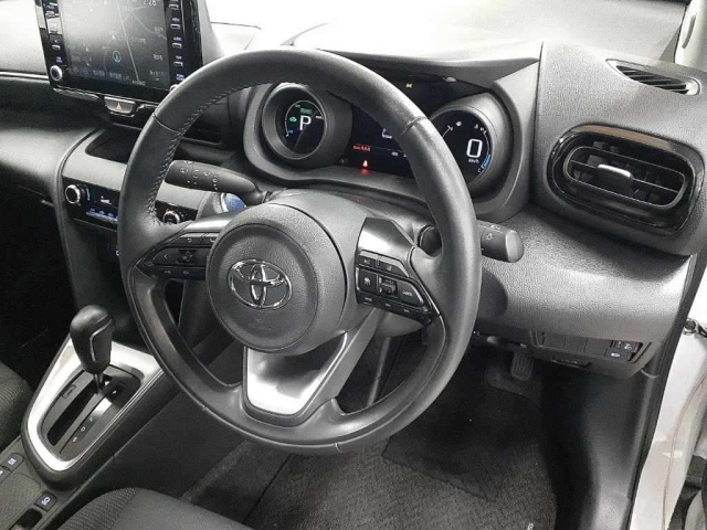 TOYOTA YARIS CROSS 2023