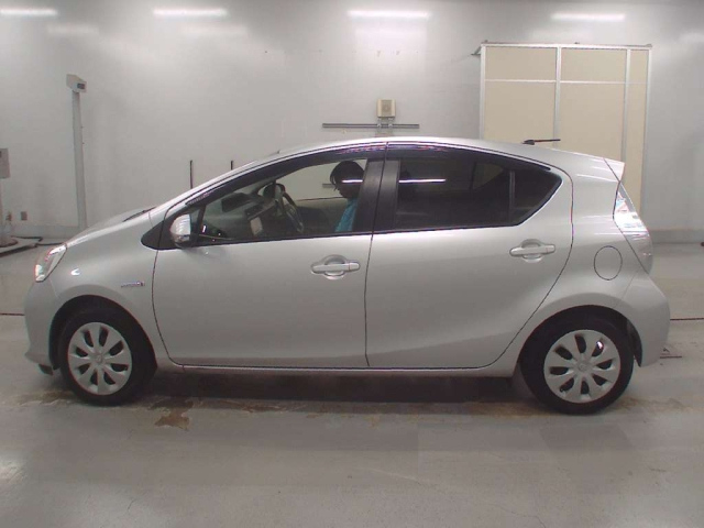 TOYOTA AQUA 2014