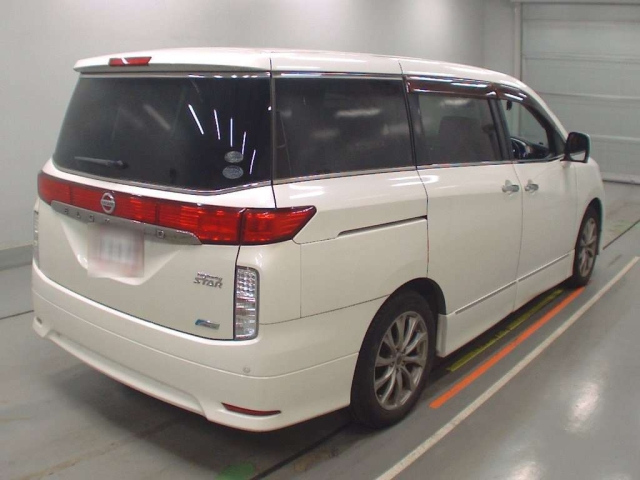 NISSAN ELGRAND 2010