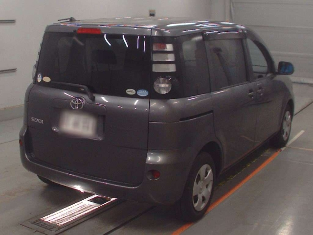 TOYOTA SIENTA 2010