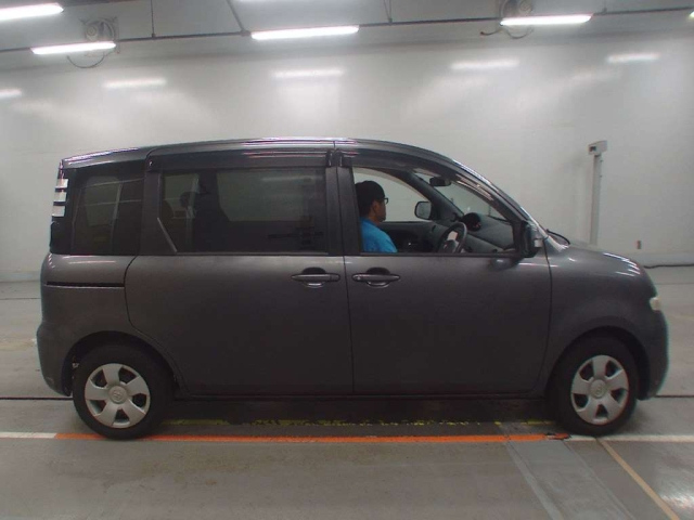 TOYOTA SIENTA 2010