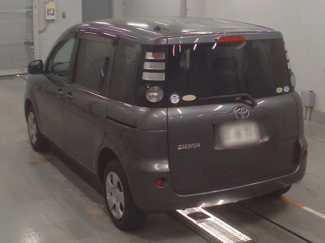 TOYOTA SIENTA 2010