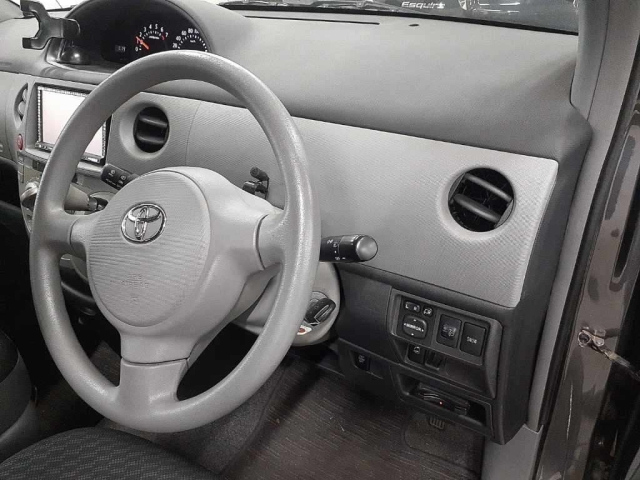TOYOTA SIENTA 2010