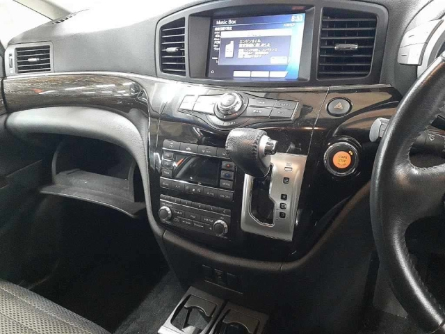 NISSAN ELGRAND 2010
