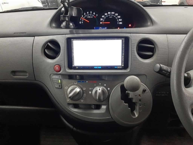 TOYOTA SIENTA 2010