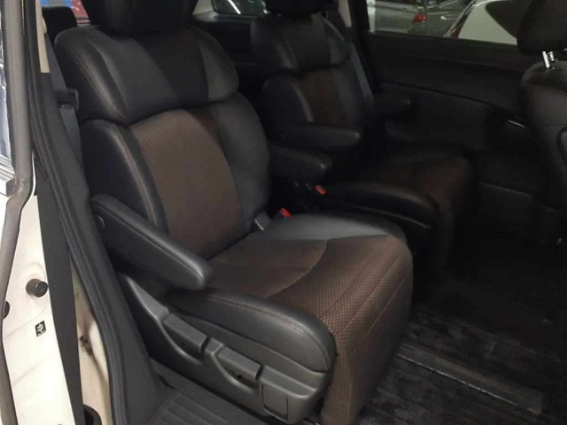 NISSAN ELGRAND 2010