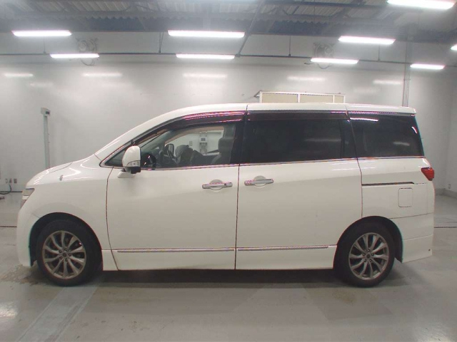 NISSAN ELGRAND 2010