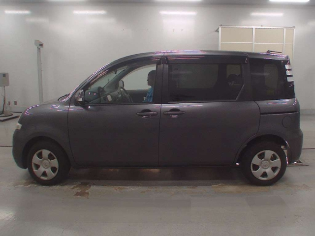TOYOTA SIENTA 2010