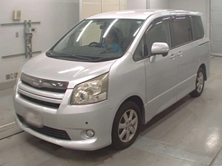 TOYOTA NOAH 2009