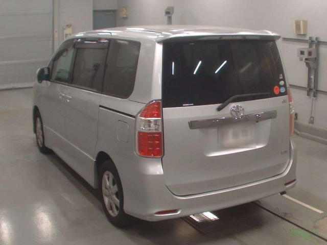 TOYOTA NOAH 2009