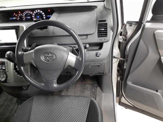 TOYOTA NOAH 2009