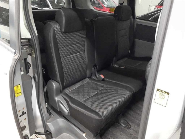 TOYOTA NOAH 2009
