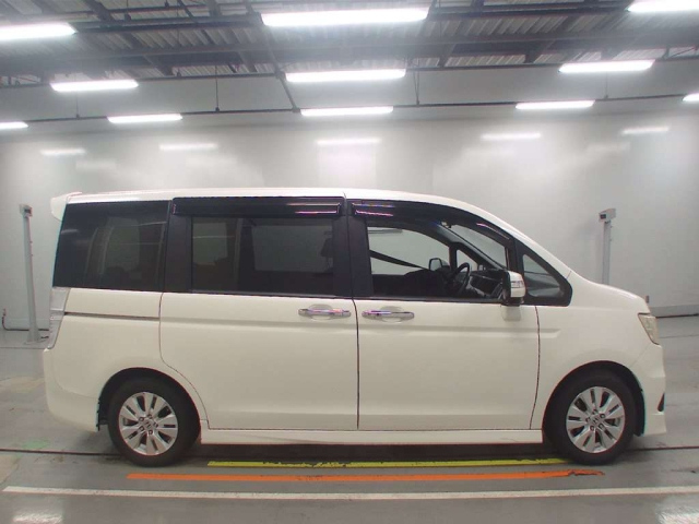 HONDA STEP WAGON 2012