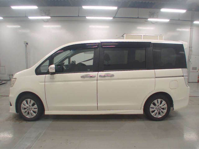 HONDA STEP WAGON 2012