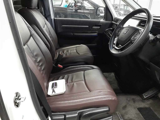HONDA STEP WAGON 2016