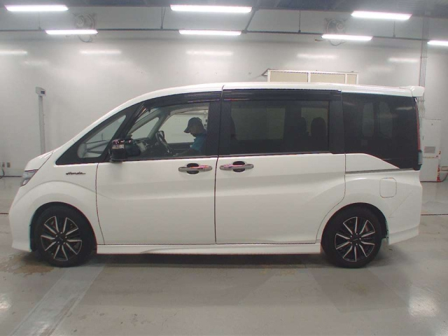 HONDA STEP WAGON 2016