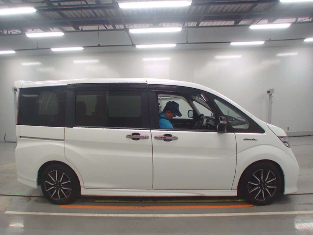 HONDA STEP WAGON 2016