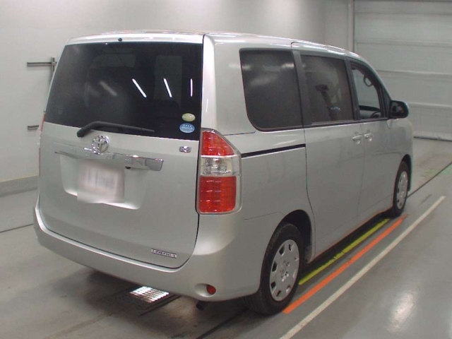 TOYOTA NOAH 2008
