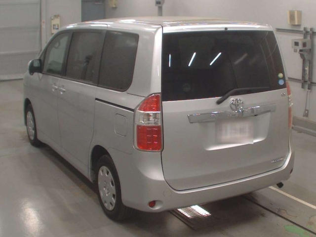TOYOTA NOAH 2008