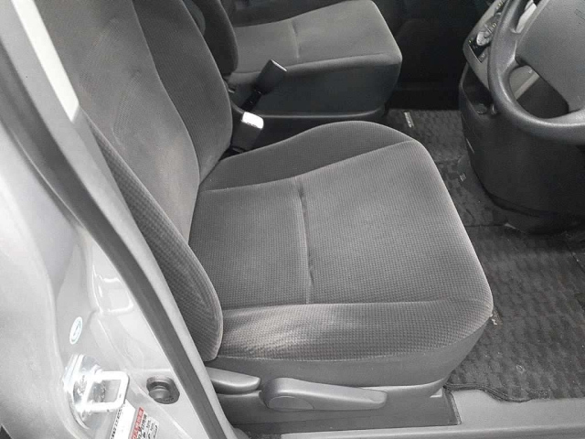 TOYOTA NOAH 2008