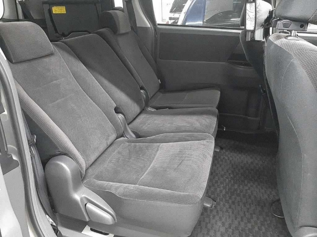 TOYOTA NOAH 2008