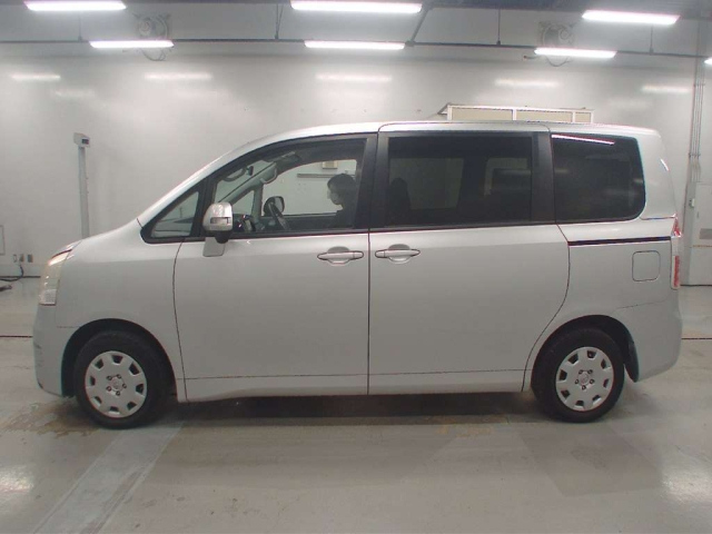 TOYOTA NOAH 2008