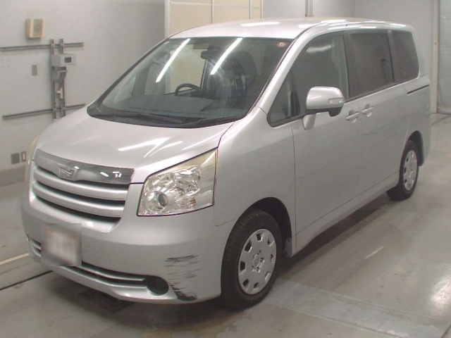 TOYOTA NOAH 2008