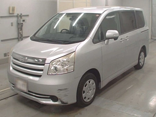 TOYOTA NOAH 2008