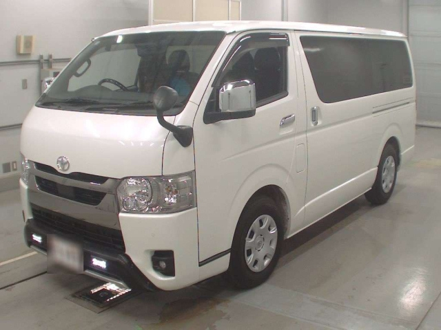 TOYOTA HIACE VAN 2022