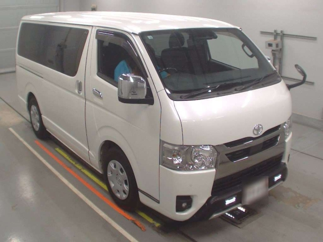 TOYOTA HIACE VAN 2022