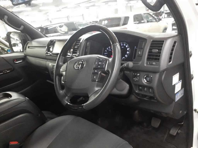 TOYOTA HIACE VAN 2022