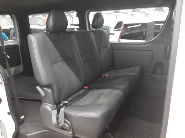 TOYOTA HIACE VAN 2022