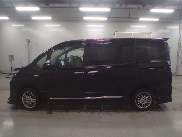 TOYOTA VOXY 2020