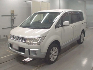 MITSUBISHI DELICA D5 2011