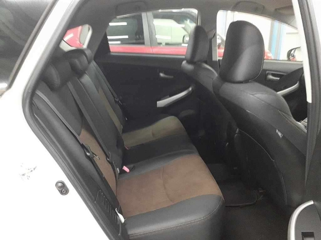 TOYOTA PRIUS 2012