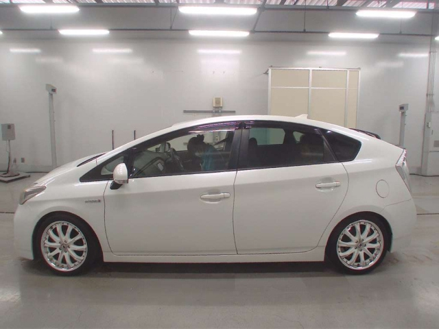 TOYOTA PRIUS 2012