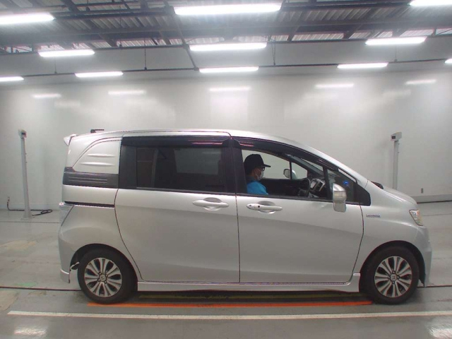 HONDA FREED 2012