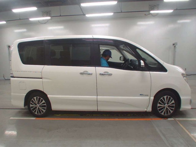 NISSAN SERENA 2014