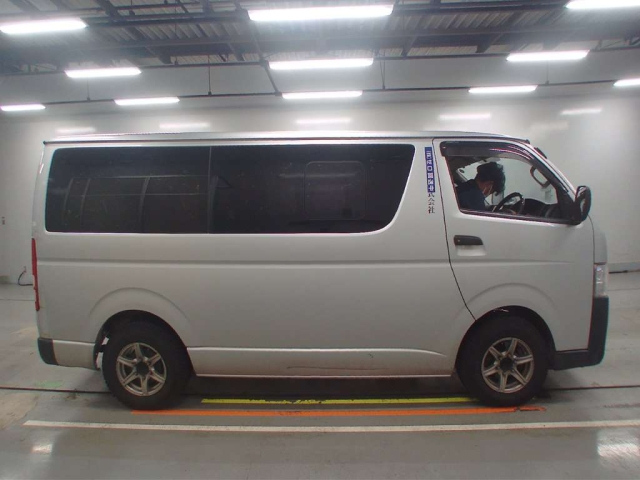 TOYOTA HIACE VAN 2014
