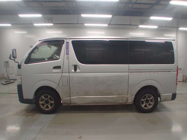 TOYOTA HIACE VAN 2014