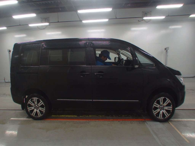 MITSUBISHI DELICA D5 2017