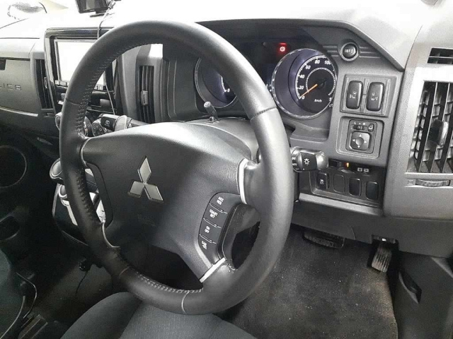 MITSUBISHI DELICA D5 2017