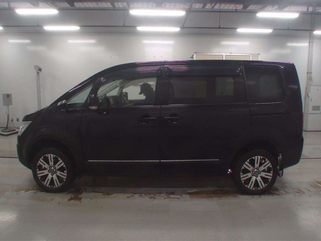 MITSUBISHI DELICA D5 2017