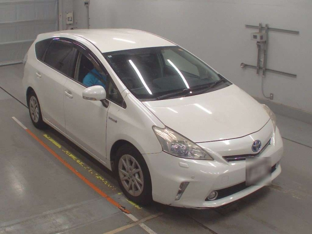 TOYOTA PRIUS ALPHA 2012