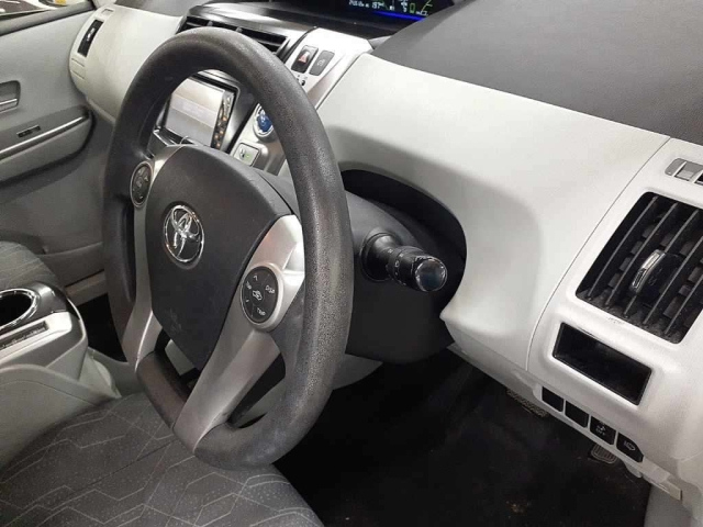 TOYOTA PRIUS ALPHA 2012