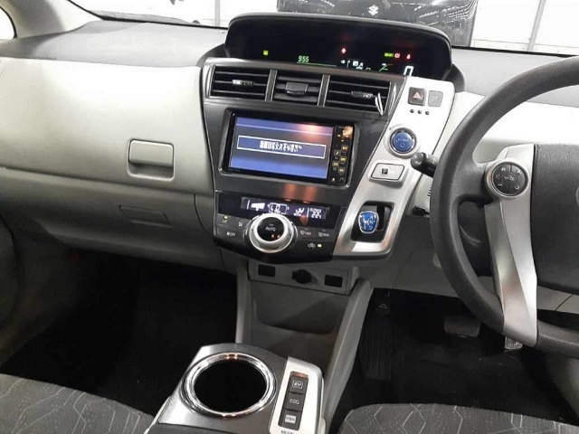 TOYOTA PRIUS ALPHA 2012