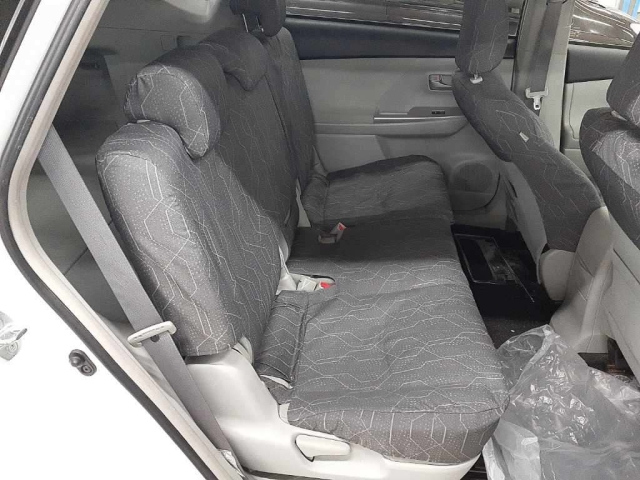 TOYOTA PRIUS ALPHA 2012