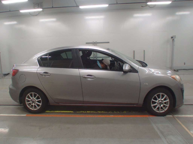 MAZDA AXELA 2010