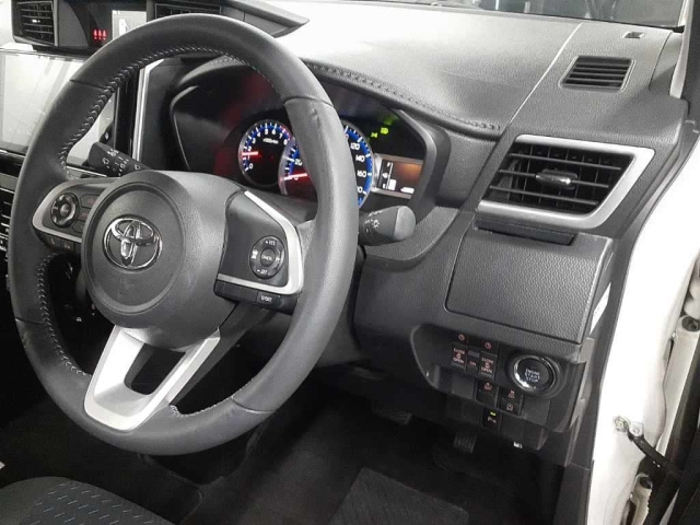 TOYOTA ROOMY 2021